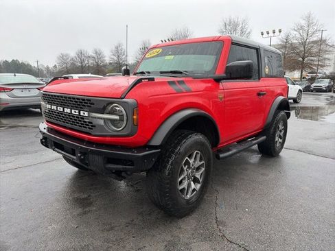 Used 2024 Ford Bronco Badlands image 3