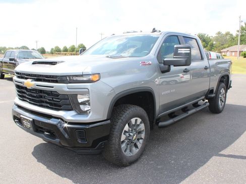 New 2026 Chevrolet Silverado 2500 Custom w/ Custom Value Package AWD/4WD image 4