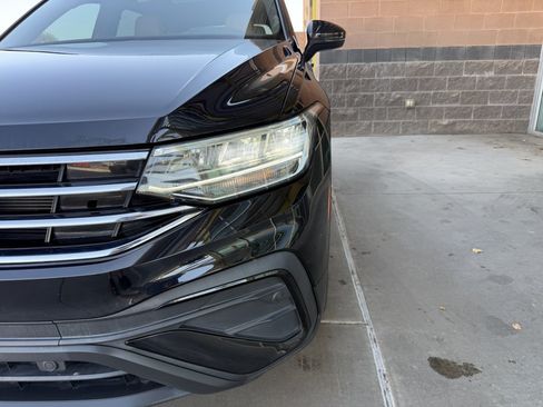Used 2024 Volkswagen Tiguan SE w/ Panoramic Sunroof Package FWD image 11