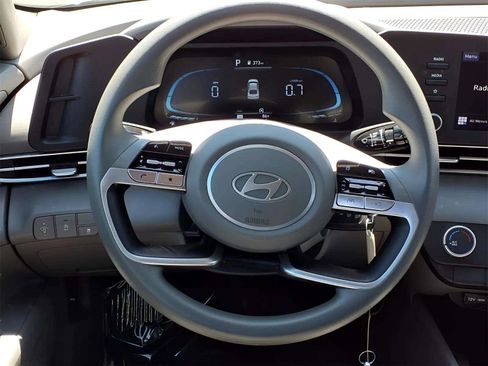 Certified 2024 Hyundai Elantra SE image 11