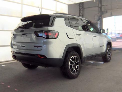 Used 2025 Jeep Compass Trailhawk w/ Trailhawk Elite Group AWD/4WD image 5