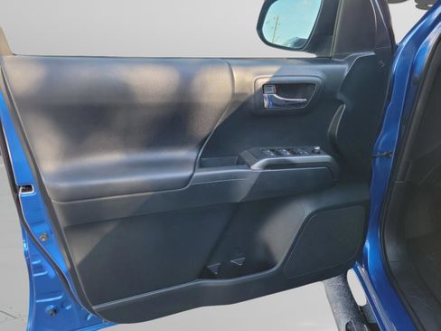 Used 2017 Toyota Tacoma SR5 image 28