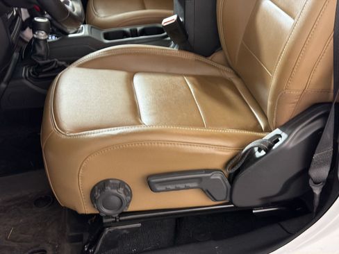 Used 2020 Jeep Wrangler Unlimited Sahara AWD/4WD image 15