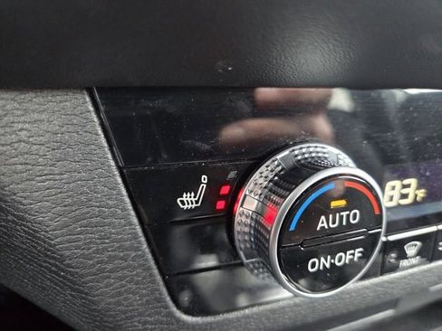 Used 2025 Mitsubishi Outlander SE image 14