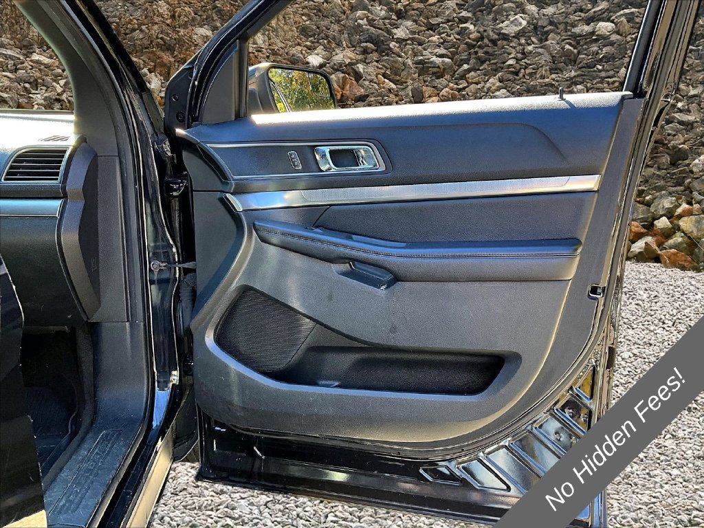 Used 2018 Ford Explorer XLT w/ Equipment Group 202A AWD/4WD image 22