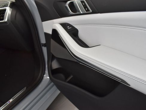 New 2026 BMW X5 xDrive50e w/ M Sport Package image 23