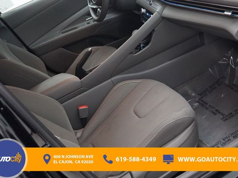 Used 2024 Hyundai Elantra SEL FWD image 8