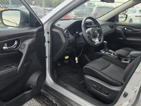Used 2019 Nissan Rogue SV FWD image 7