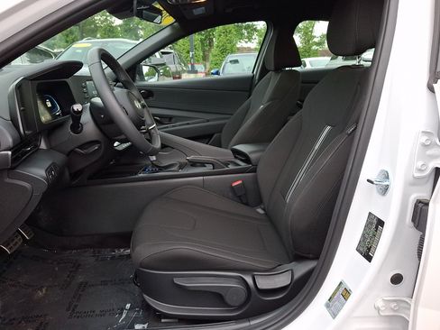 Used 2026 Hyundai Elantra Sport FWD image 13
