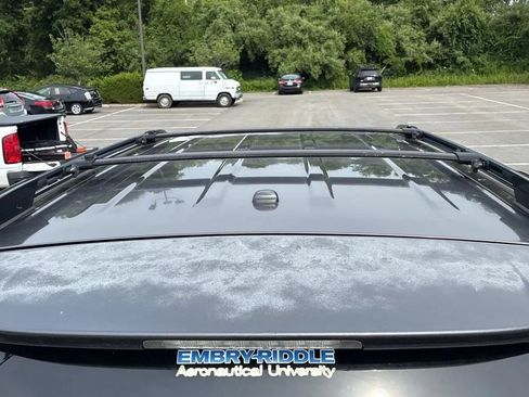 Used 2011 Toyota Highlander SE w/ Tow Pkg AWD/4WD image 12
