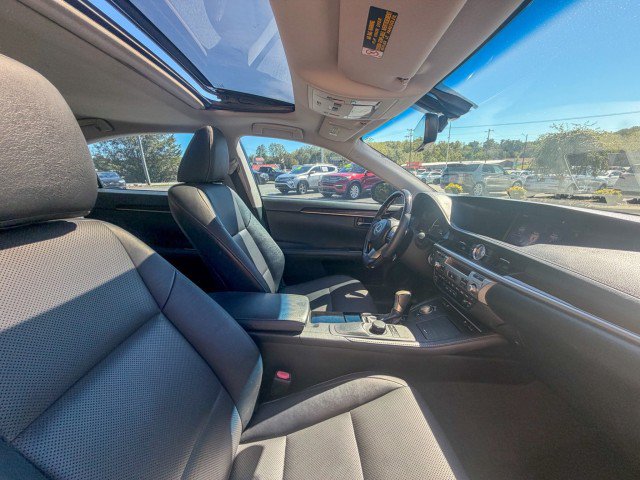 Used 2016 Lexus ES 350 w/ Premium Package w/Wood Trim FWD image 21