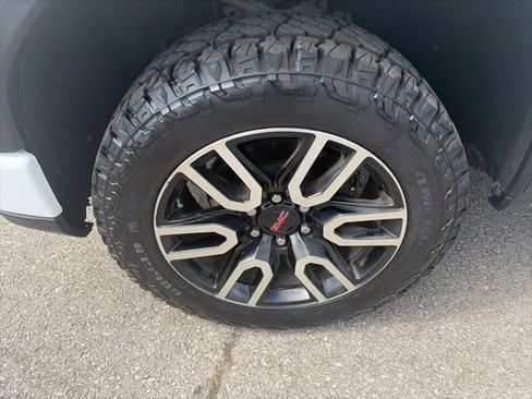 Used 2023 GMC Sierra 1500 AT4 w/ AT4 Premium Package AWD/4WD image 10