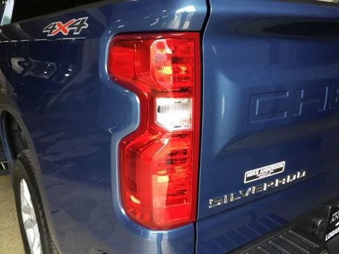 Used 2024 Chevrolet Silverado 1500 LT AWD/4WD image 16
