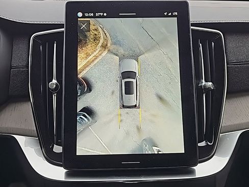 Used 2025 Volvo XC90 T8 Ultra w/ Protection Package Premier image 9