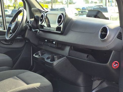 Used 2025 Mercedes-Benz Sprinter 2500 image 20