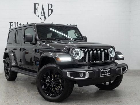 Used 2025 Jeep Wrangler Unlimited Sahara w/ Safety Group AWD/4WD image 40