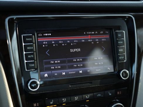 Used 2014 Volkswagen Passat TDI SEL Premium image 13