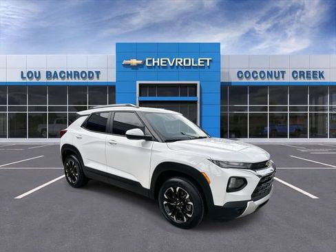 Used 2022 Chevrolet TrailBlazer LT w/ Convenience Package AWD/4WD image 2