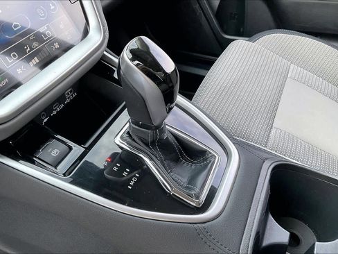 Used 2024 Subaru Outback Premium image 16