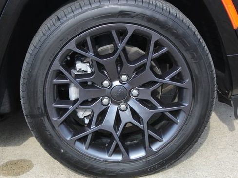 Used 2023 Jeep Grand Cherokee L Summit AWD/4WD image 8