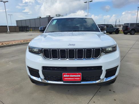 New 2025 Jeep Grand Cherokee L Laredo image 8