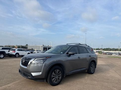 Certified 2024 Nissan Pathfinder SV w/ Cargo Package FWD image 6