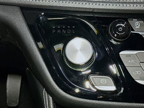 New 2026 Chrysler Pacifica Limited image 11