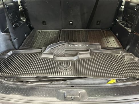Used 2019 Toyota Highlander Plus AWD/4WD image 15