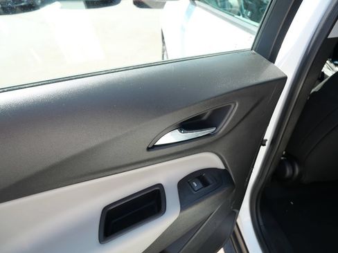 Used 2020 Chevrolet Equinox LS AWD/4WD image 27