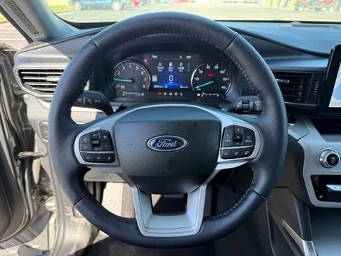 Used 2024 Ford Explorer XLT w/ Equipment Group 202A AWD/4WD image 18