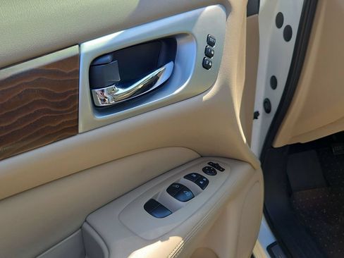Used 2018 Nissan Pathfinder Platinum FWD image 19
