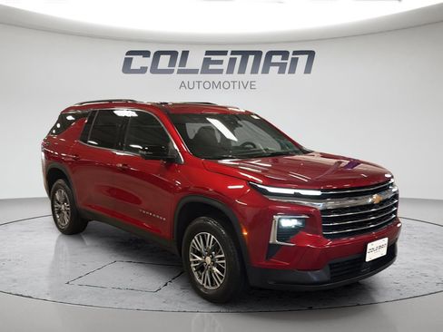 Used 2024 Chevrolet Traverse LT image 7