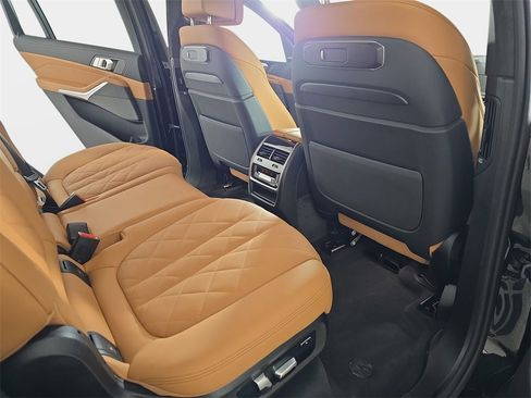 Used 2026 BMW X7 xDrive40i w/ Premium Package image 12