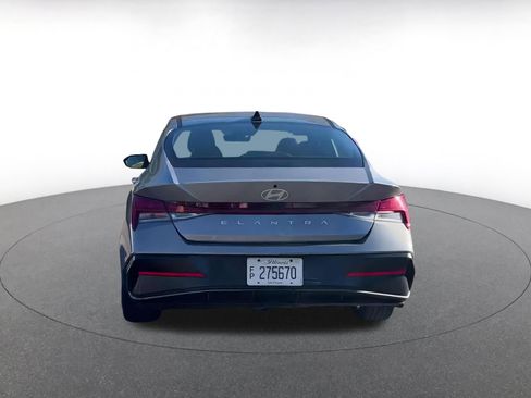 Used 2025 Hyundai Elantra SEL image 12