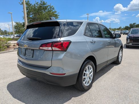 Used 2023 Chevrolet Equinox LS w/ LS Convenience Package FWD image 4