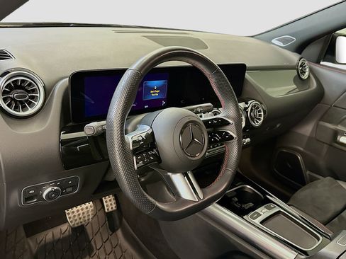 Used 2025 Mercedes-Benz GLA 250 4MATIC image 18