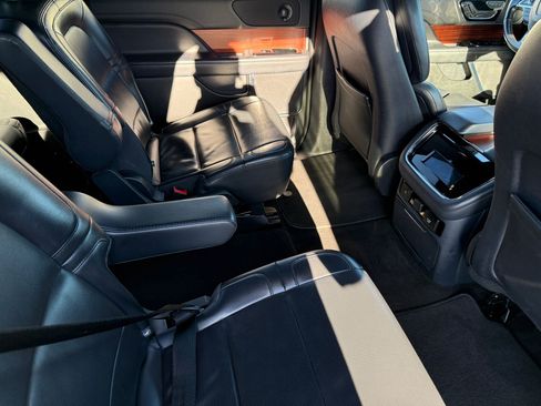 Used 2024 Lincoln Navigator L Premiere image 16