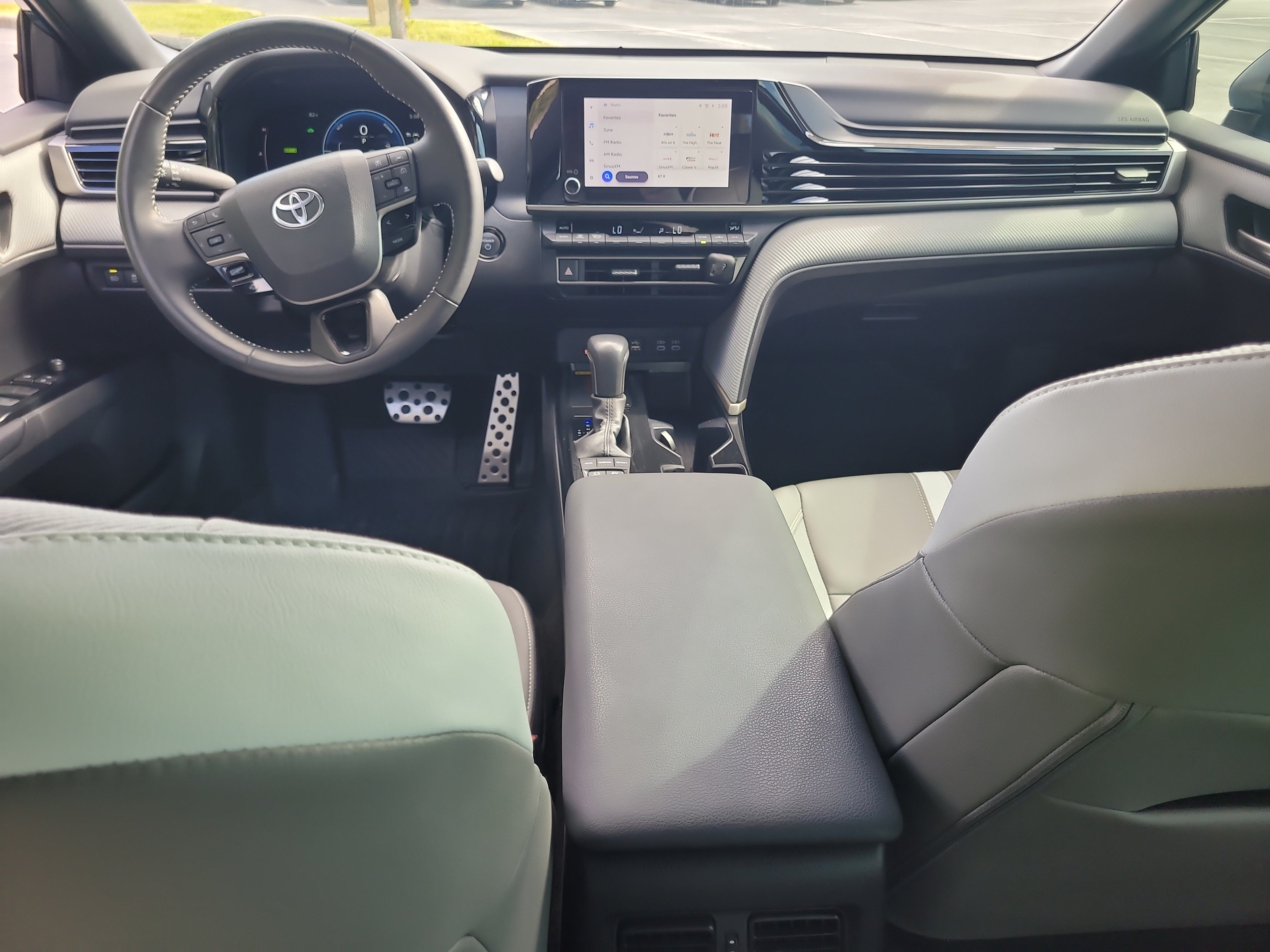 Used 2025 Toyota Camry SE FWD image 13