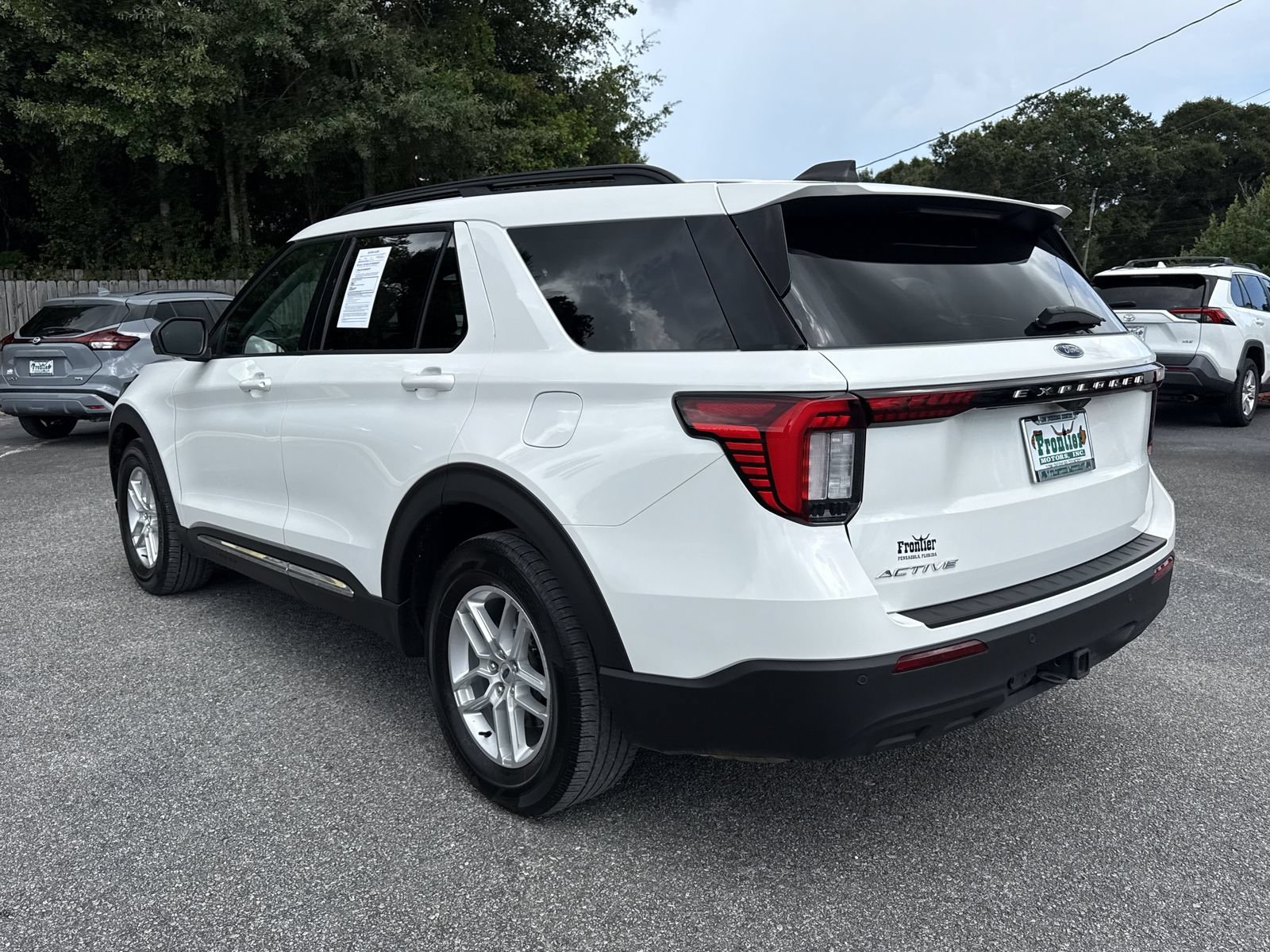 Used 2025 Ford Explorer Active RWD image 3