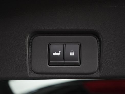 Used 2025 Nissan Rogue SV image 17