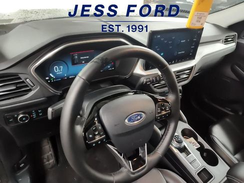 Used 2025 Ford Escape Platinum image 7