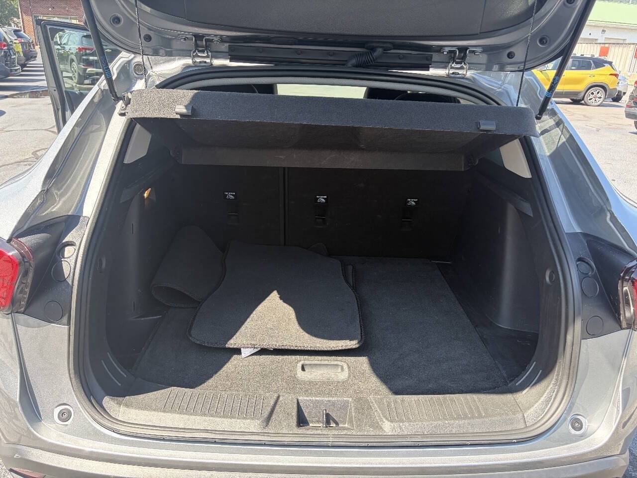 Used 2024 Chevrolet Trax LT FWD image 28