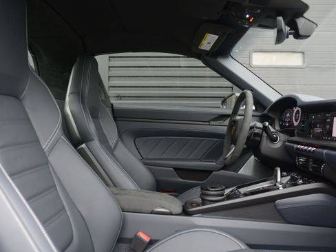 Certified 2026 Porsche 911 Targa 4 GTS AWD/4WD image 38