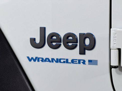 Used 2023 Jeep Wrangler Unlimited w/ Cold Weather Group AWD/4WD image 10