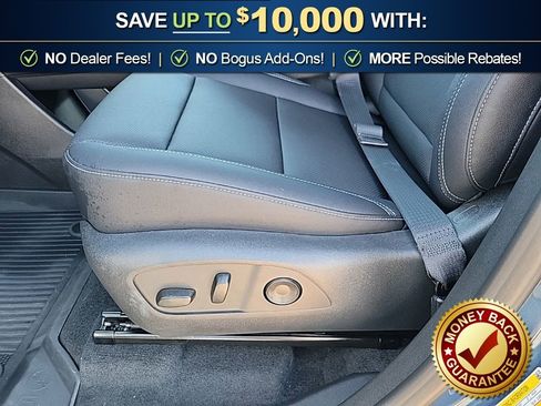 New 2026 Chevrolet Traverse LT w/ Sun and Wheel Package FWD image 17