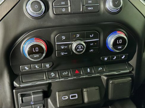 Used 2021 GMC Sierra 1500 AT4 AWD/4WD image 16