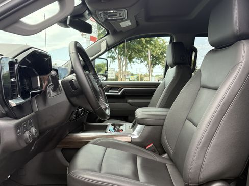 Used 2025 Chevrolet Silverado 2500 LT w/ Trail Boss Package AWD/4WD image 9