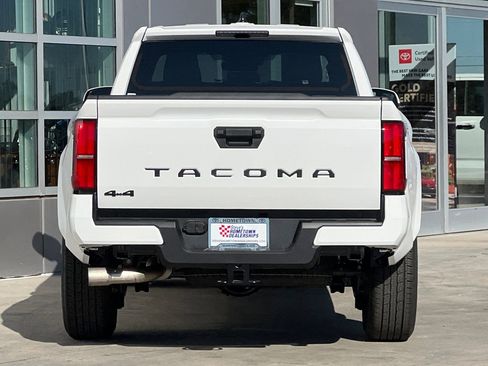 Used 2025 Toyota Tacoma TRD Sport image 5