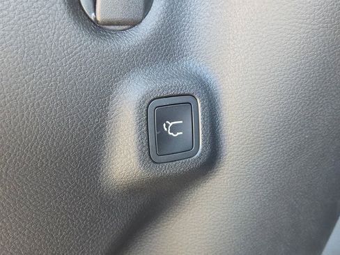 New 2026 Jeep Compass Latitude image 17