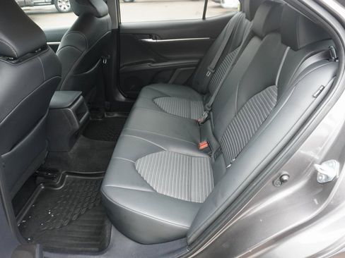 Used 2023 Toyota Camry SE image 19